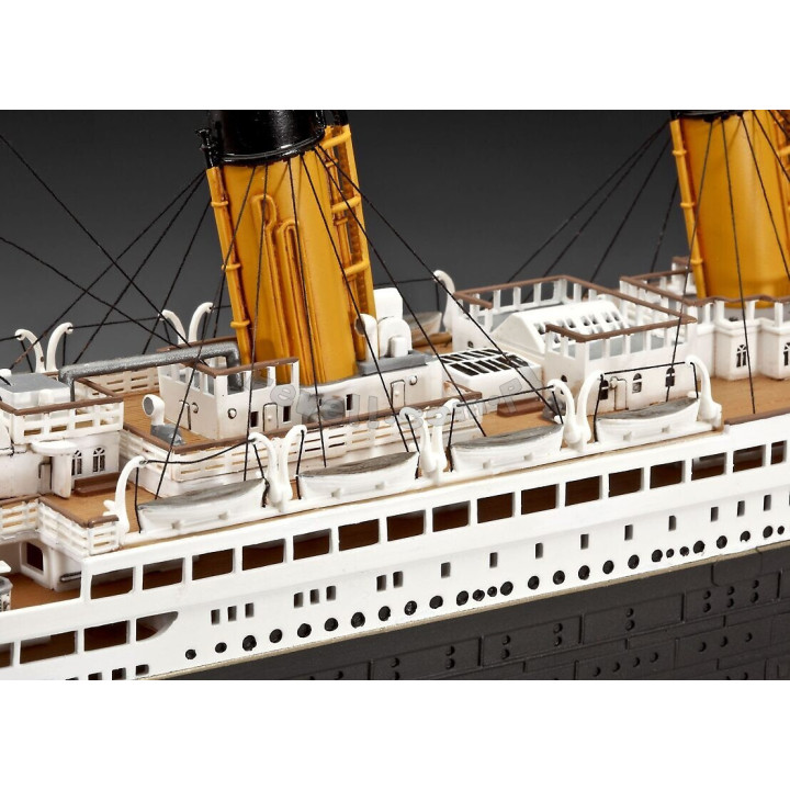REVELL 1/400 R.M.S. TITANIC - 100 LET (05715)