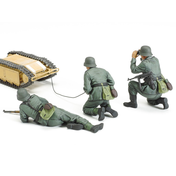 TAMIYA 1/35 GERMAN ASSAULT PIONIEER TEAM WITH GOLIATH SET (35357)