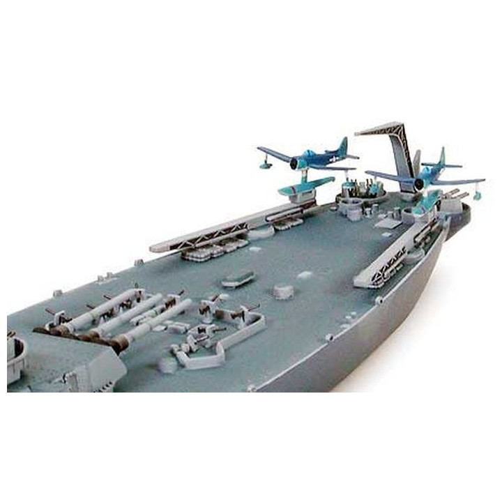 TAMIYA 1/700 AMERICKÁ BITEVNÍ LOĎ MISSOURI (31613)