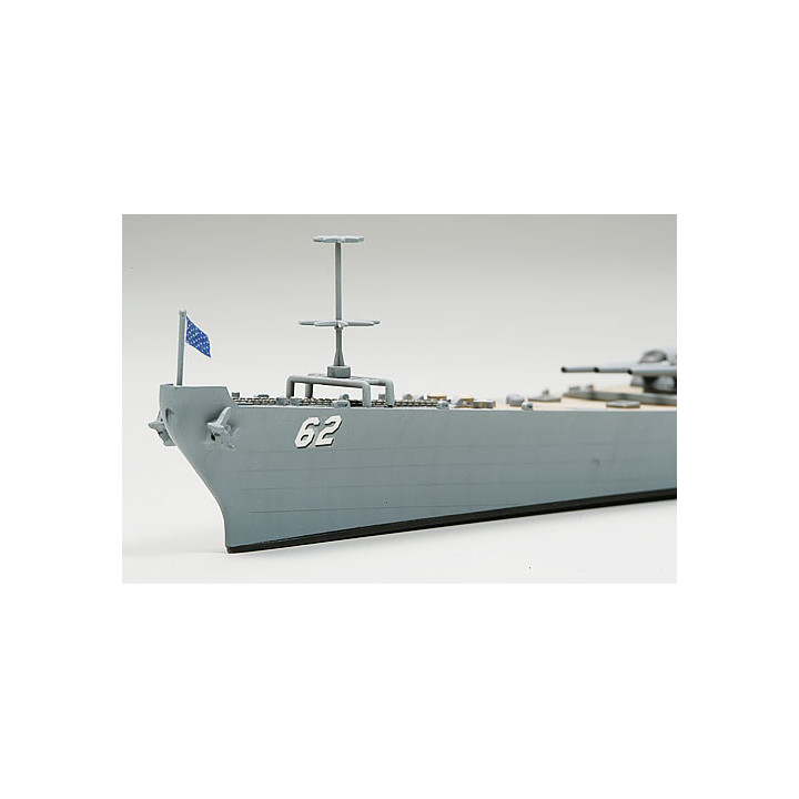 TAMIYA 1/700 AMERICKÁ BITEVNÍ LOĎ NEW JERSEY (31614)
