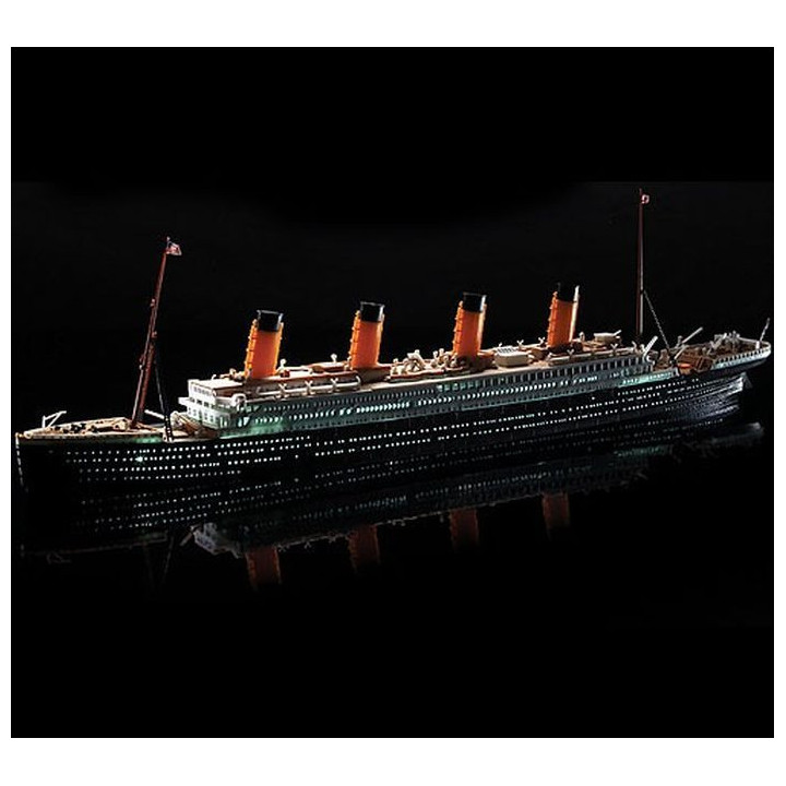 ACADEMY 1/700 R.M.S. TITANIC LED SET (14220)