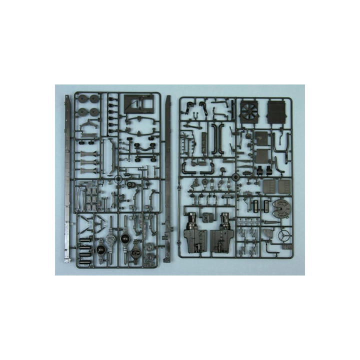 ITALERI 1/24 AMERICKÝ NÁKLADNÍ VŮZ (3825)