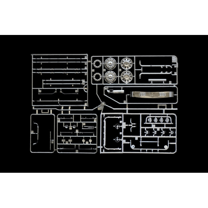 ITALERI 1/24 SCANIA R730 STREAMLINE SHOW TRUCK (3952)