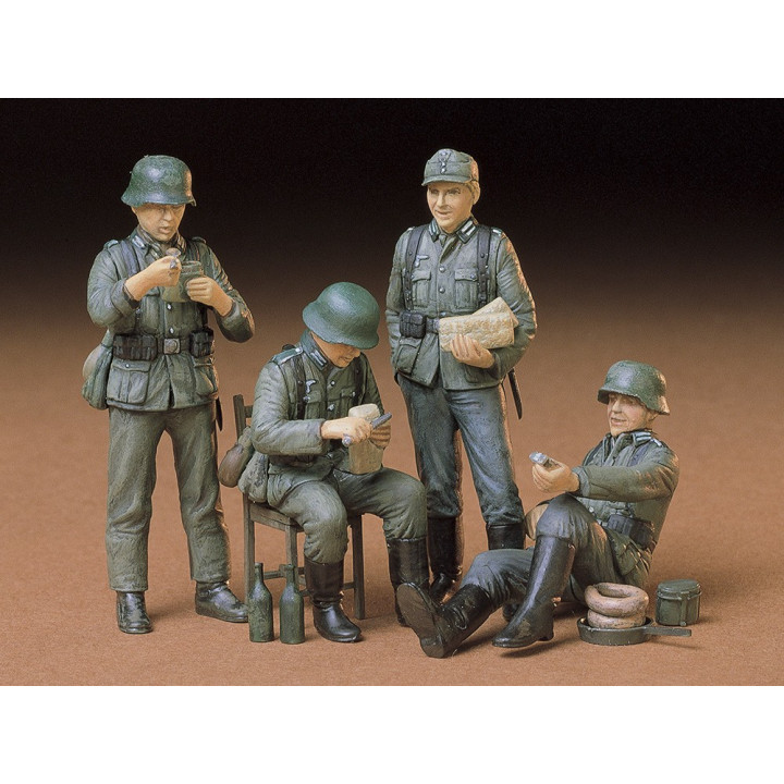 TAMIYA 1/35 NĚMEČTÍ VOJÁCI NA ODPOČINKU 35129