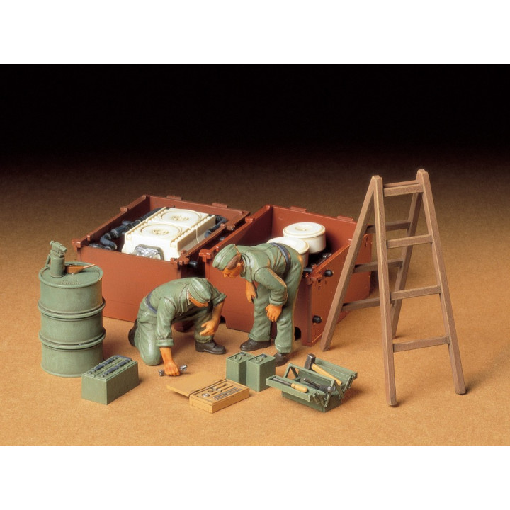 TAMIYA 1/35 GERMAN TANK ENGINE MEINTENANCE CREW SET (35180)