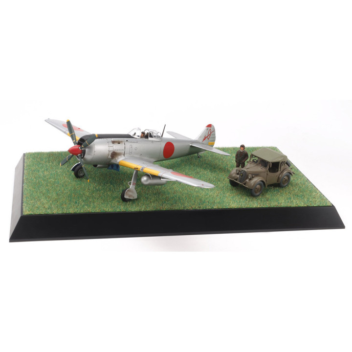 TAMIYA 1/48 NAKAJIMA HAYATE (FRANK) & KUROGANE SCENERY SET (61116)