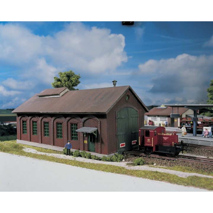 PIKO 61823 BURGSTEIN LOCOMOTIVE DEPOT