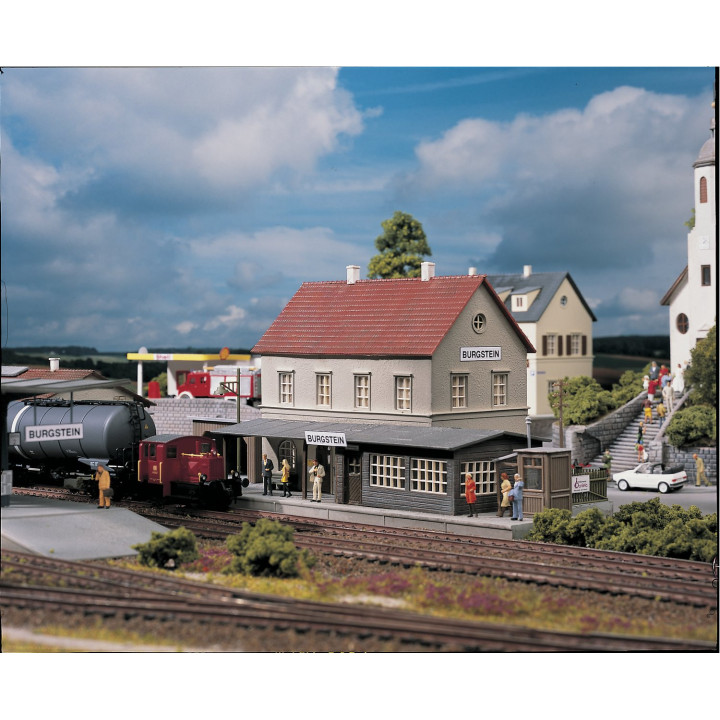 PIKO 61820 BURGSTEIN TRAIN STATION