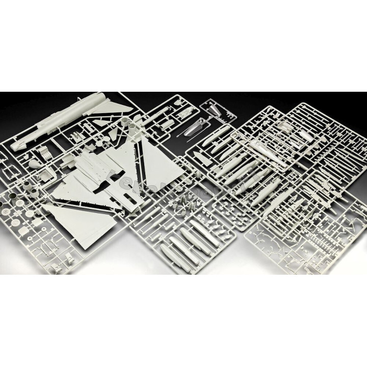 REVELL 1/48 EUROFIGHTER TYPHOON "BLACK JACK" (03820)