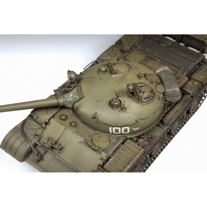 ZVEZDA 1/35 SOVIET MAIN BATTLE TANK (3622)