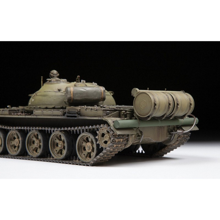 ZVEZDA 1/35 SOVIET MAIN BATTLE TANK (3622)