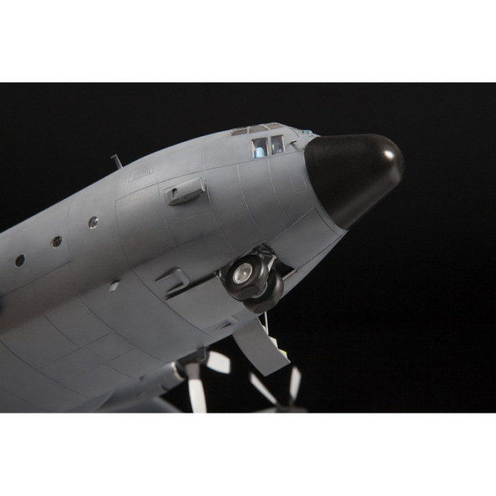 ZVEZDA 1/72 AMERICKÝ TĚŽKÝ DOPRAVNÍ LETOUN C-130H (7321)