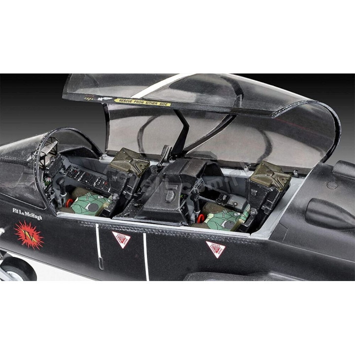 REVELL 1/32 BAe HAWK T2 (03852)