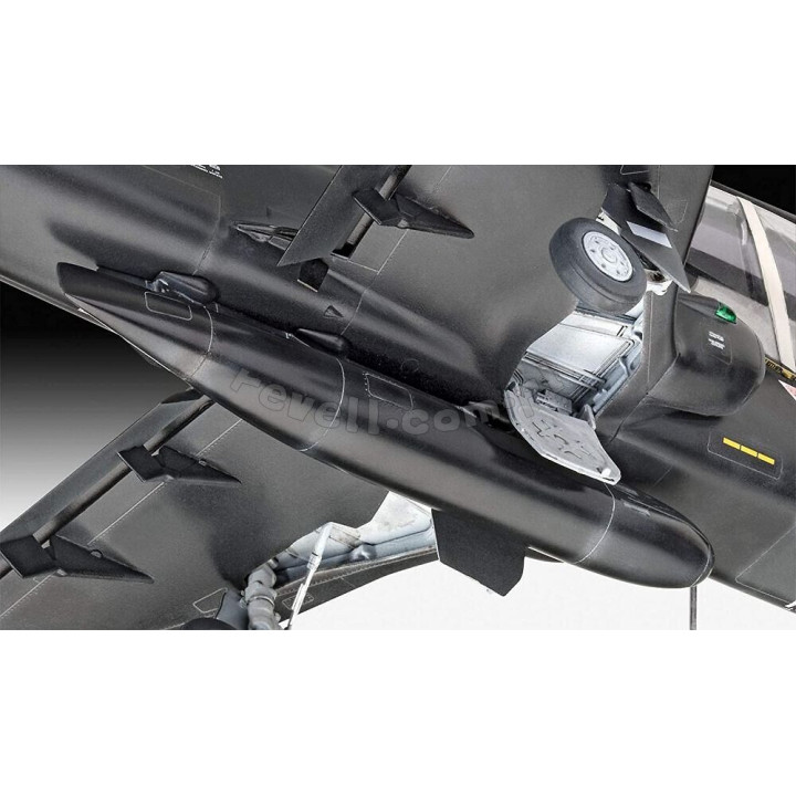REVELL 1/32 BAe HAWK T2 (03852)