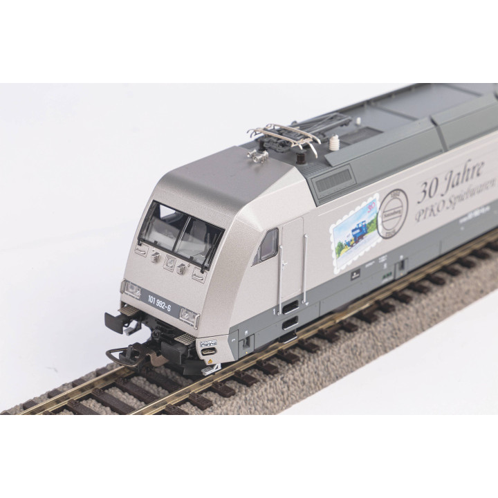 PIKO 51110 ELEKTRICKÝ LOKOMOTIV BR 101VI (model PIKO k 30. výročí)